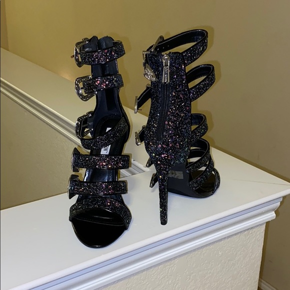 What girl doesn’t like glitter?? - Picture 2 of 2